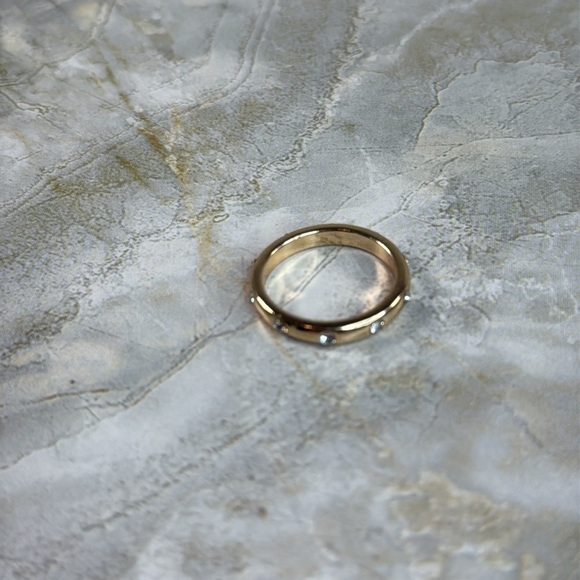 Elegant Gold Band with Brilliant Accents - Picture 5 of 7
